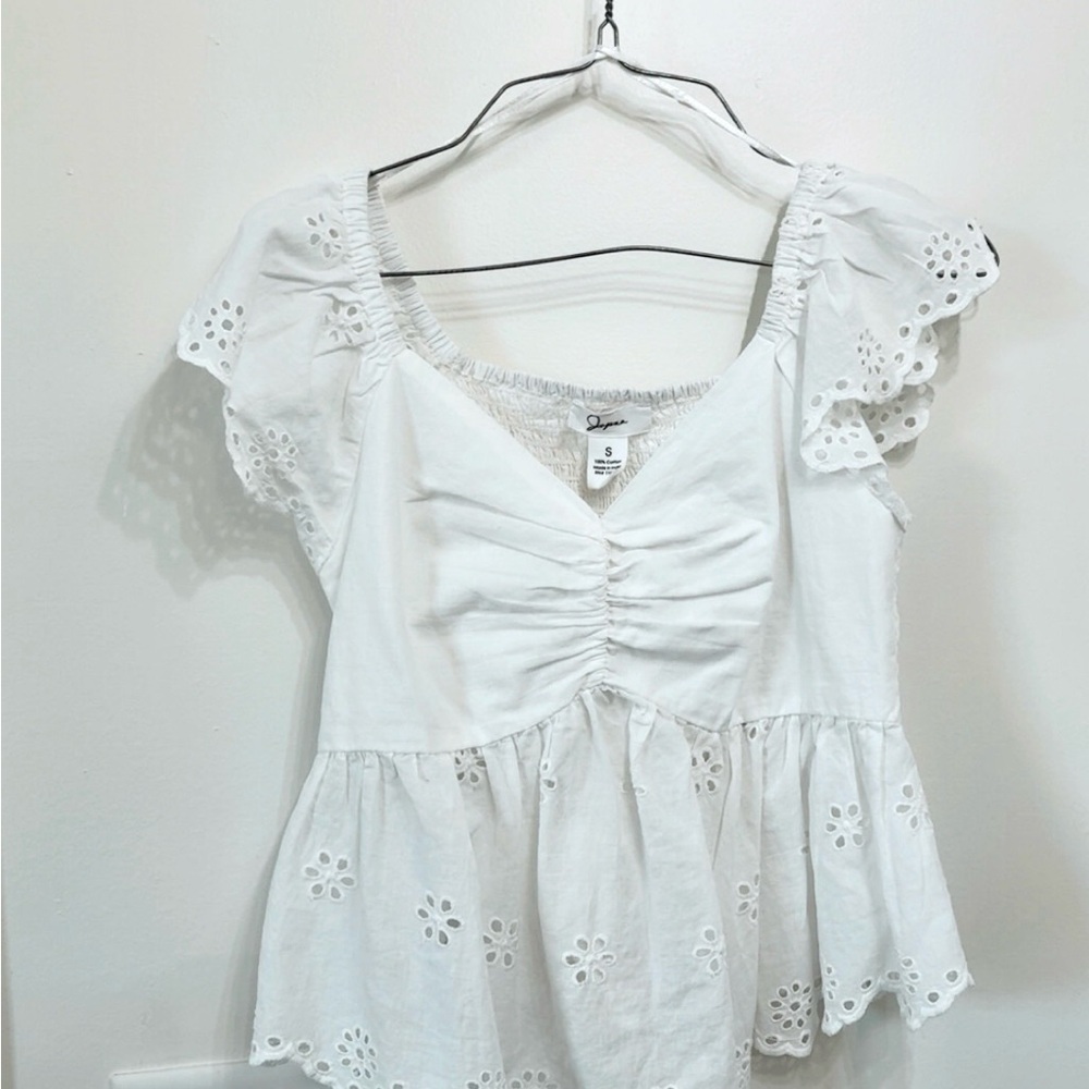 White spring/summer top size small!